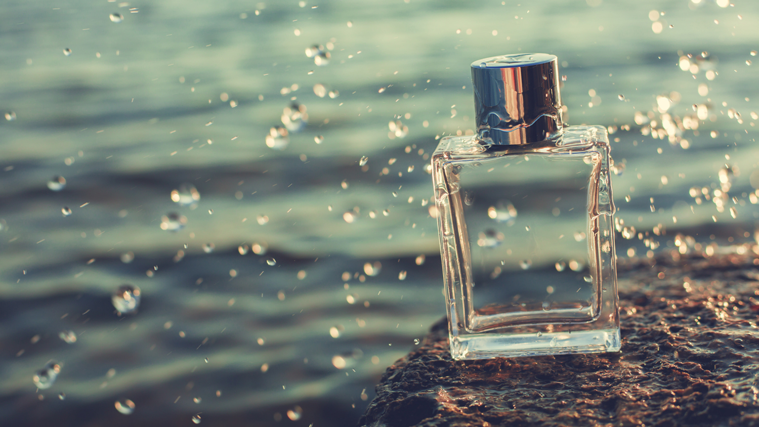 I 7 migliori profumi duraturi per l'estate